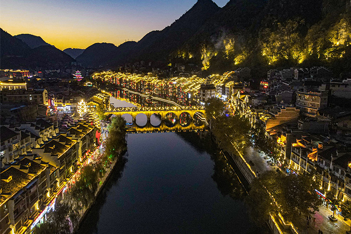 想讓游客流連忘返？這個(gè)景區(qū)亮化不能少！