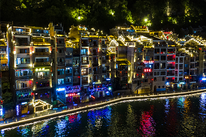 想要夜游更炫目？景區(qū)亮化一定不可少！