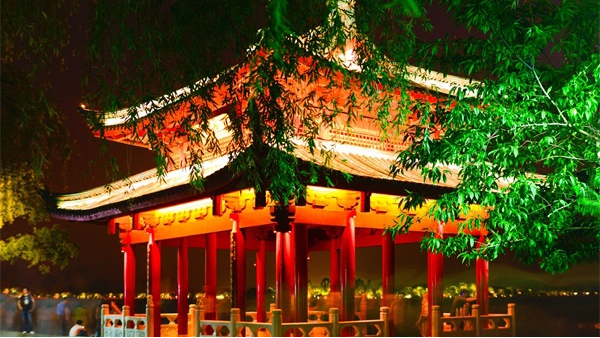亮化工程是拉動城市夜經(jīng)濟的重要手段