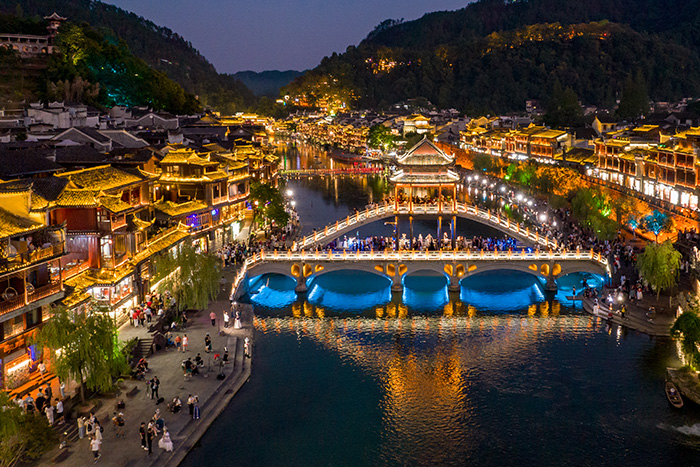 景區(qū)亮化工程驗收報告：哪些指標直接決定游客復游率？