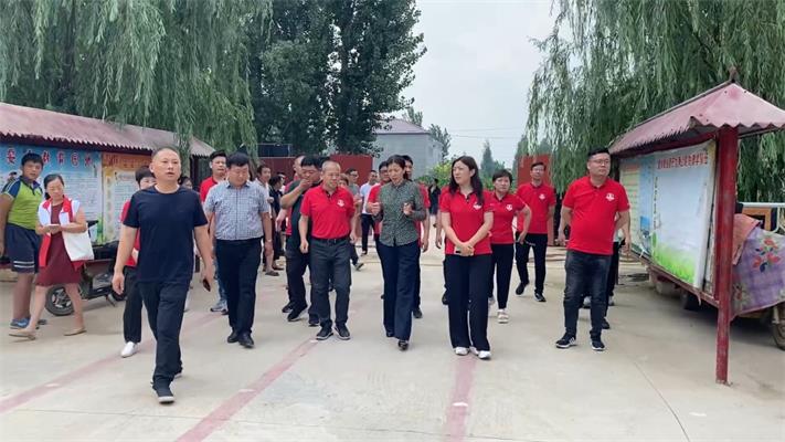 洪水顯大愛！明亮照明總經(jīng)理、河南牛商匯會長荊明慧攜牛商馳援安陽