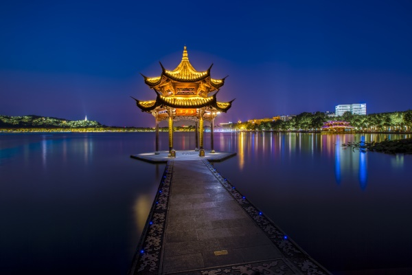 景區(qū)照明設(shè)計(jì)中應(yīng)注意的幾個(gè)問(wèn)題
