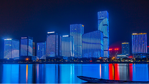 led戶外亮化工程如何展現(xiàn)城市活力？要考慮這些問題