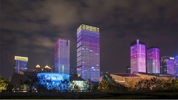 寫(xiě)字樓燈光亮化增強(qiáng)了寫(xiě)字樓的夜景空間感